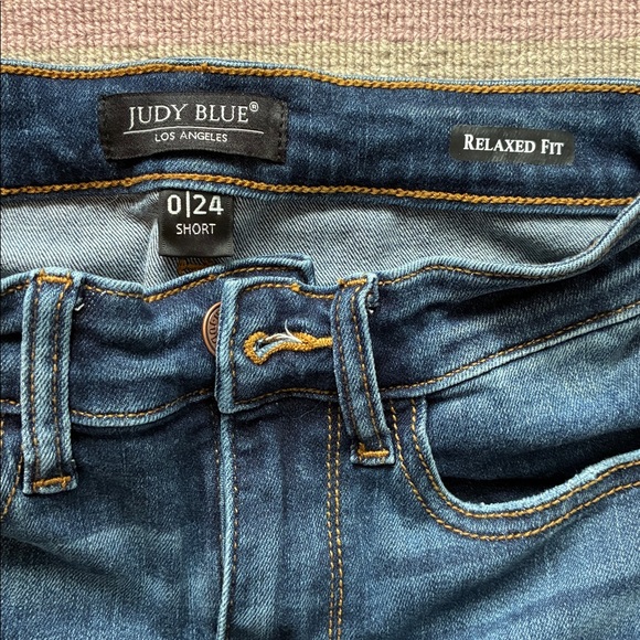 Judy Blue Relaxed Fit crop jeans - Picture 2 of 8